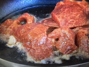 モコズキッチン 牛肉ときくらげの豆板醤炒め