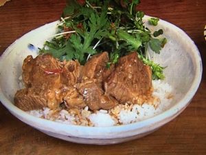 男子ごはん 牛の角煮旨辛丼