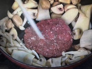 上沼恵美子のおしゃべりクッキング きのこと牛挽肉のソテー