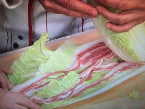 3分クッキング 白菜と豚バラ肉のみそ鍋